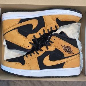 WMS Air Jordan 1s Mid SE